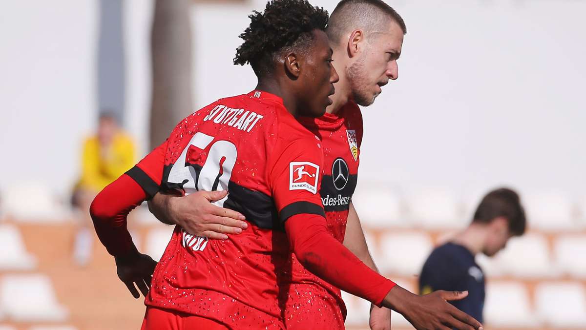  Im Rahmen seines Trainingslagers gewinnt der VfB Stuttgart ein Testspiel gegen FK Rostow. Die Schwaben liegen dabei lange Zeit zurück – erzielen in den letzten Minuten aber zwei Tore. 