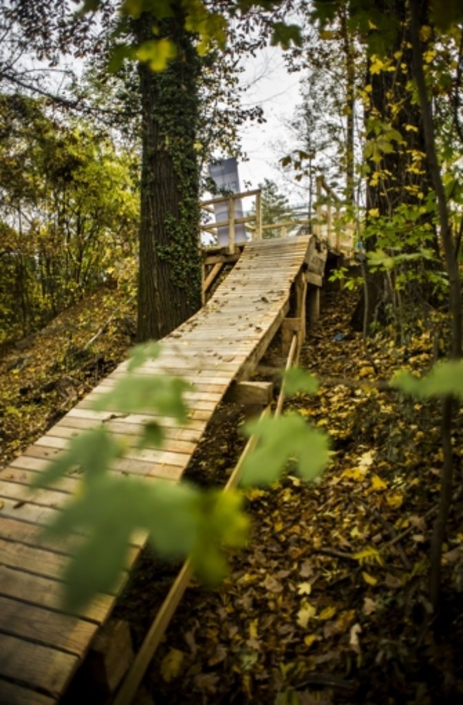 Der Trail ist rund ein Kilometer lang, überwindet einen Höhenunterschied von 120 Metern und verfügt über 27 Hindernisse.