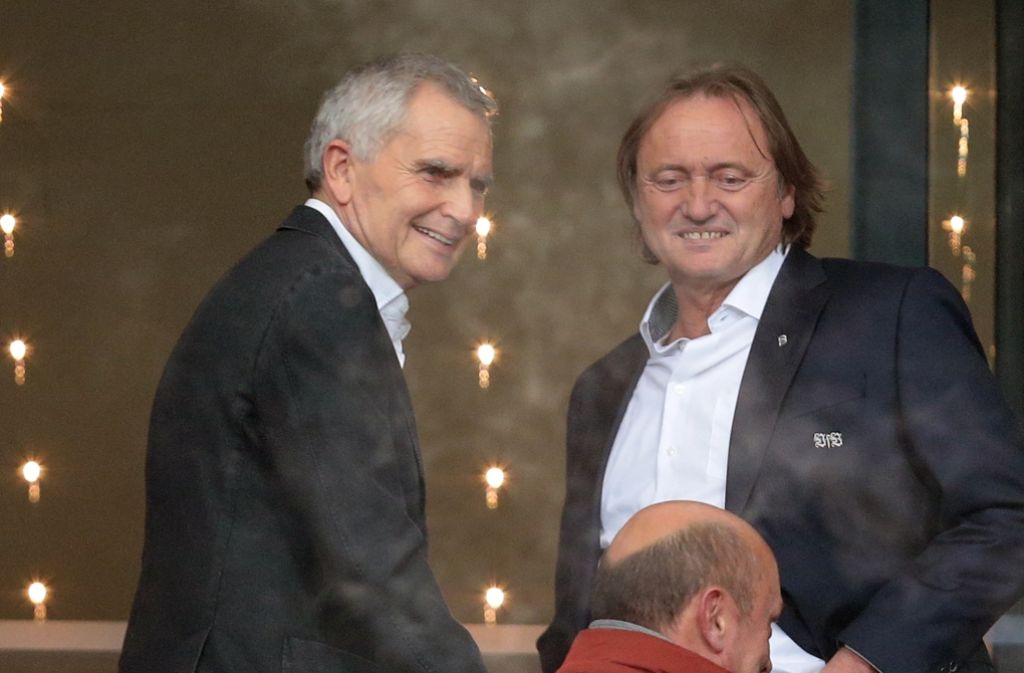 Aufsichtsrats-Chef des VfB, Martin Schäfer (rechts) mit dem neuen Präsidenten Wolfgang Dietrich.
