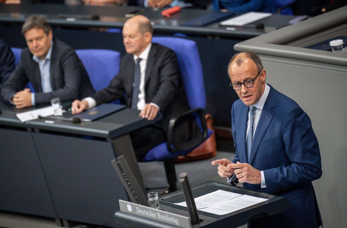 Unionsfraktionschef Friedrich Merz hat Bundeskanzler Olaf Scholz kritisiert. Foto: dpa/Michael Kappeler