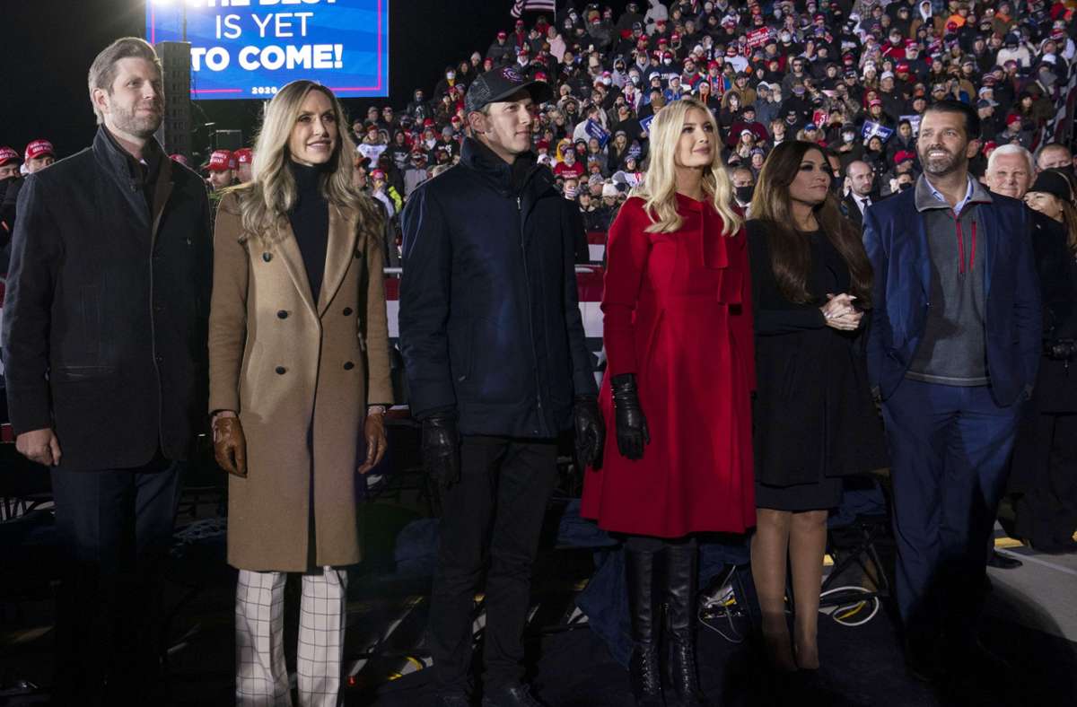 Die zweite Generation: Eric, Lara, Jared Kushner, Ivanka, Kimberly Guilfoyle und Donald Trump jr. (von links).