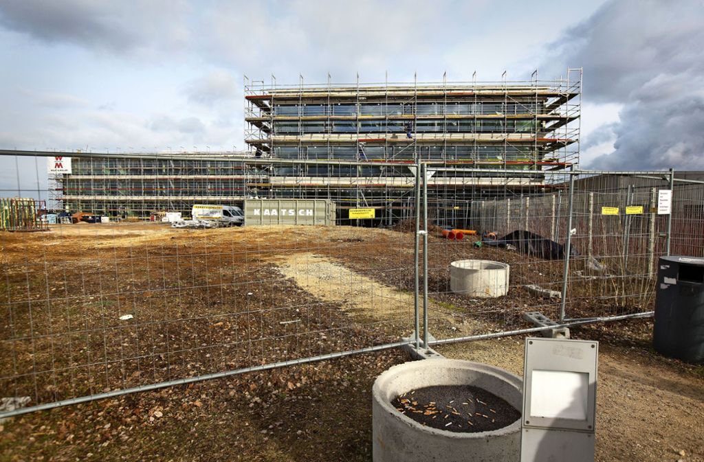 Der Neubau der Albert-Schäffle-Schule in Nürtingen ist nur eines der Großprojekte, die der Landkreis Esslingen in den kommenden Jahren finanzieren muss. Foto: Horst Rudel