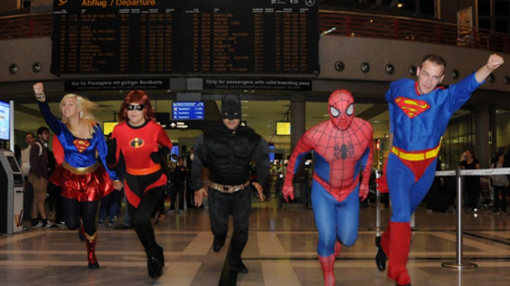 Starke Helfer zum Ferienbeginn: Superhelden am Flughafen Stuttgart