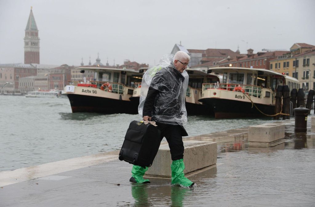In Venedig war am Montag das Hochwasser auf 156 Zentimeter über dem Meeresspiegel gestiegen.