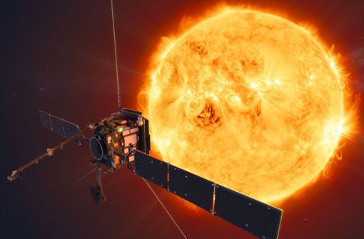 Die  Computeranimation zeigt den Solar Orbiter vor der Sonne. Jahrelang wurde die Sonnensonde «Solar Orbiter» geplant und gebaut –  nun beginnt ihre Reise erstmal auf der Erde. Foto: ATG medialab/ESA/dpa