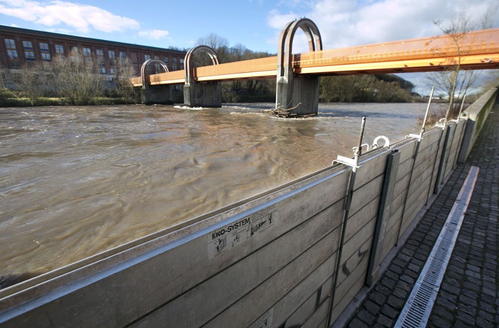 Dammbalken sollen in Plochingen gegebenenfalls das Wasser zurückhalten.