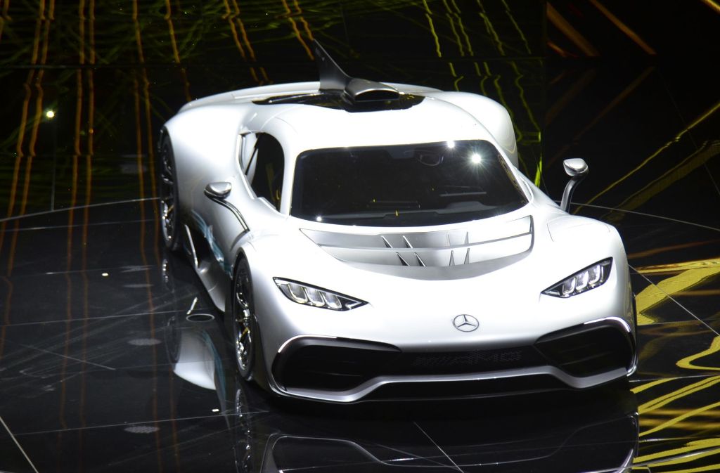 Der Mercedes AMG Project One kostet drei Millionen Euro.
