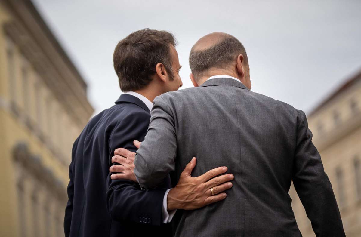 Präsident Emmanuel Macron (links) und Kanzler Olaf Scholz (SPD) posierten für Fotos in Potsdam.