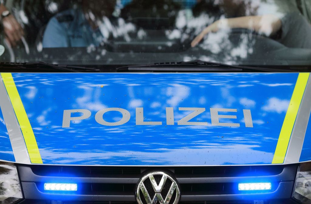 Die Polizei kann den Jungen am Bahnhof in Jetstetten aufgreifen (Symbolbild). Foto: dpa