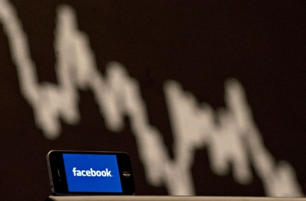 18. Mai 2012: Das größte soziale Netzwerk der Welt wagt den Börsengang. Aber schon kurz nach dem Börsenstart brechen die Facebook-Aktien ein.