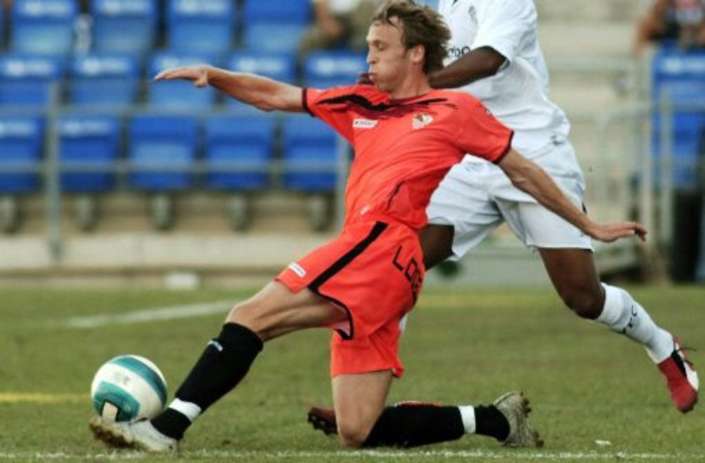 In der Saison 2006/07 wechselt Andreas Hinkel zum FC Sevilla. 2007 gewinnen Hinkel und seine Mannschaft den Uefa-Cup und den spanischen Pokal.