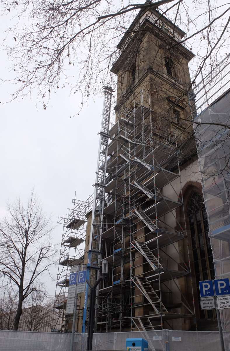 Allein am Turm, wo auch der Aufzug angebracht wird, wurden rund 20 Tonnen Material für das Gerüst verbaut.