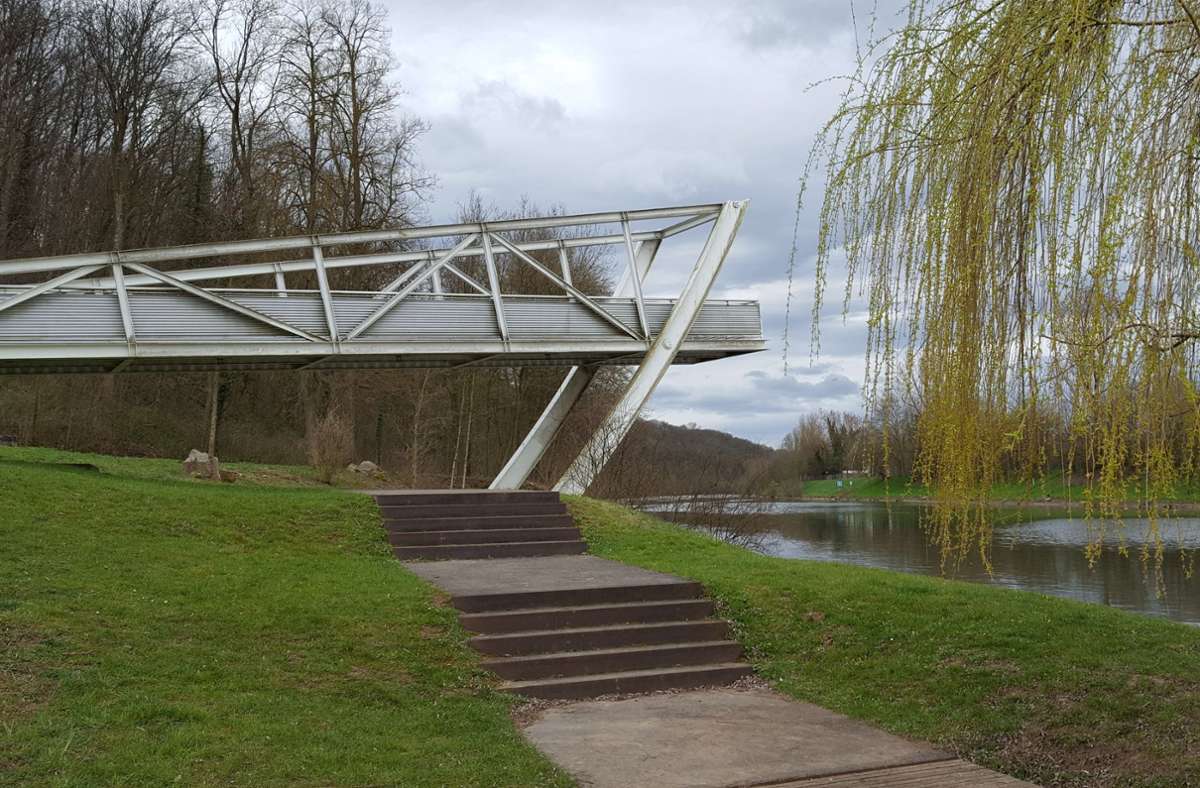 Die Landungsbrücke am Neckarufer in Oeffingen.