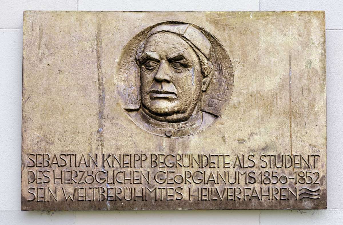 Gedenkplakette für Kneipp am Herzoglichen Georgianum in München