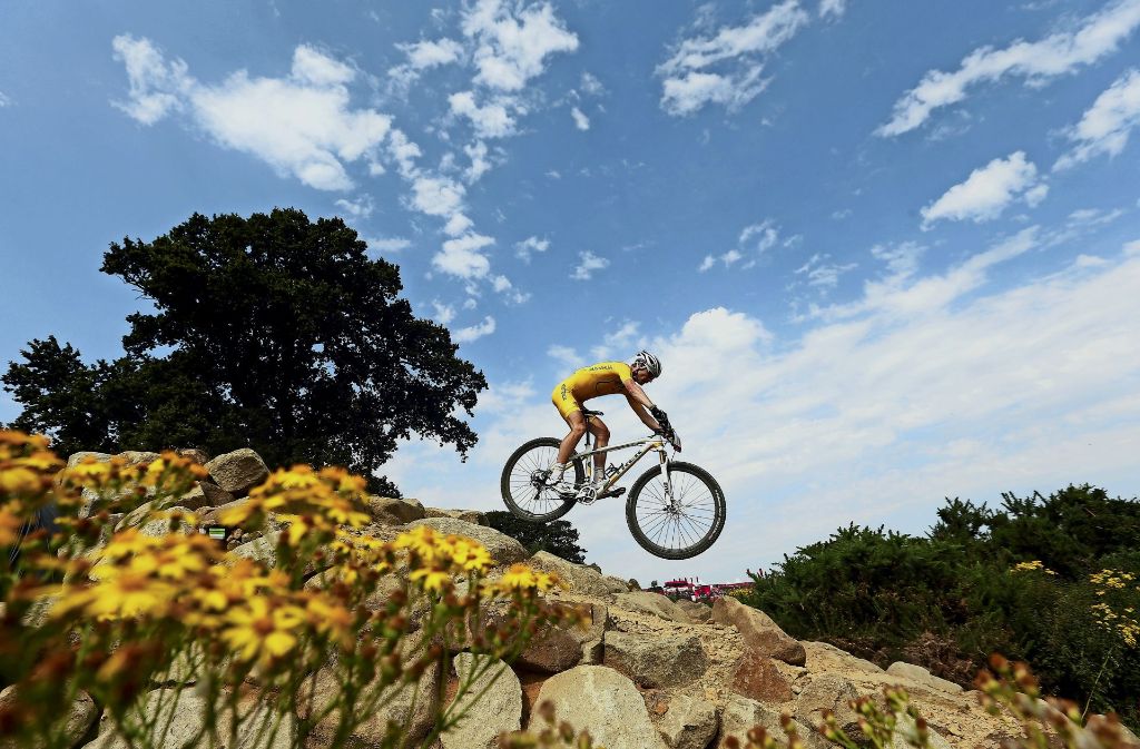 Frische Luft, ein abwechslungsreiches Gelände und eine Belastung für den ganzen Körper: Mountainbiker erleben in ihrem Sport viele Facetten.