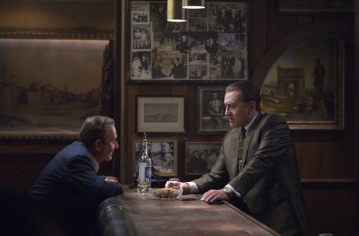 Auch Gangster machen Karriere: Joe Pesci (links) und Robert de Niro in „The Irishman“. Foto: AP/Niko Tavernise