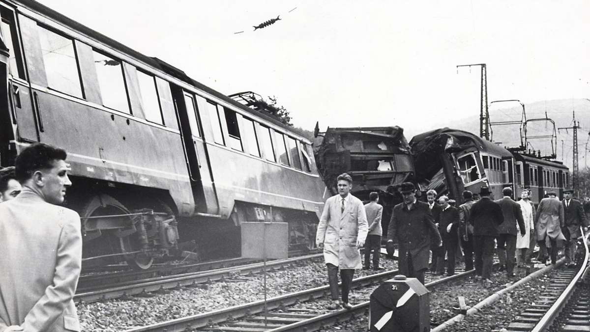  Am 13. Juni 1961 geschah in Esslingen eine Katastrophe: Zwei Vorort-Züge kollidierten mit voller Wucht an einer Gleisbaustelle. 35 Menschen starben, viele wurden verletzt. In Familien im Kreis Göppingen ist heute noch die Erinnerung an den Unglückstag wach. 