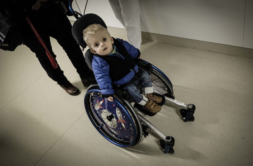 Philipp wird im Rollstuhl sein – aber vielleicht kann er irgendwann aus eigener Kraft stehen.