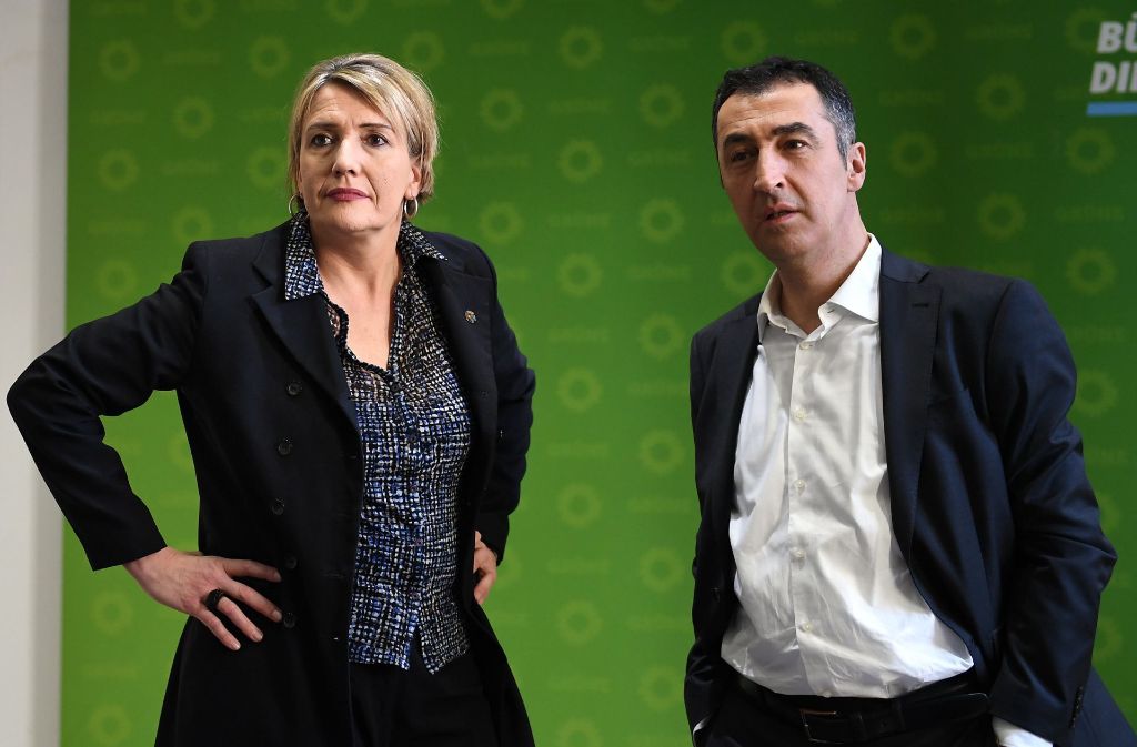Bedröppelte Gesichter nach der Niederlage bei der Saarland-Wahl die Grünen-Vorsitzenden Simone Peter und Cem Özdemir. Foto: dpa-Zentralbild