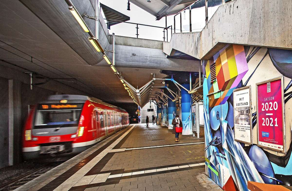 Der Stuttgarter Künstler Christoph Ganter hat die Bahnstation Echterdingen neu gestaltet.