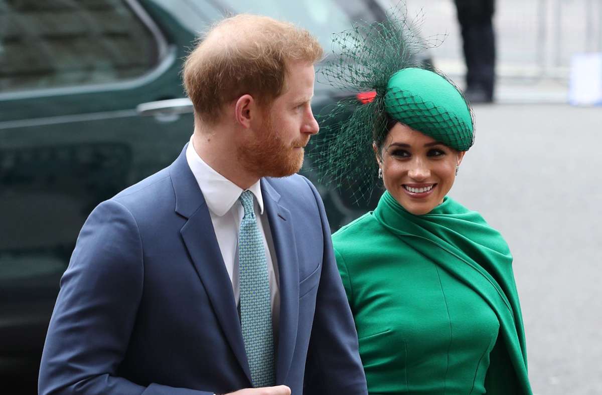Januar: Das Jahr ist noch jung, da sorgen Prinz Harry und seine Frau Meghan in Großbritannien für mächtig Wirbel. Auf Instagram teilt das Paar mit: Es will sich aus der ersten Reihe der „praktizierenden Royals“ zurückziehen und finanziell auf eigenen Füßen stehen. Zum 31. März wird der „Megxit“ vollzogen.