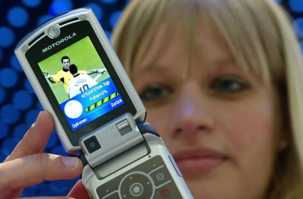 Dieses Motorola-Handy galt 2006 noch als neuartig: In Hannover, Berlin und München starteten damals mehrere Anbieter ein auf mehrere Monate angelegtes Pilotprojekt zum Handy-Fernsehen.