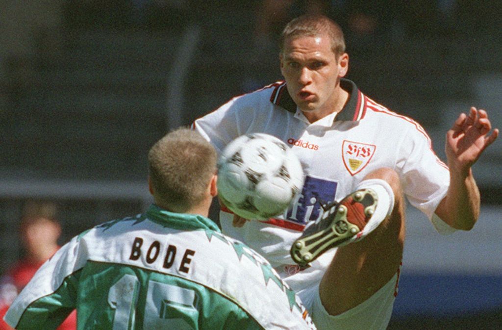 Nicht nur als klassischer Linksverteidiger im Gedächtnis geblieben: Thorsten Legat. Bis er im Jahr 2000 zum FC Schalke 04 wechselte stand Legat fünf Jahre lang beim VfB unter Vertrag.