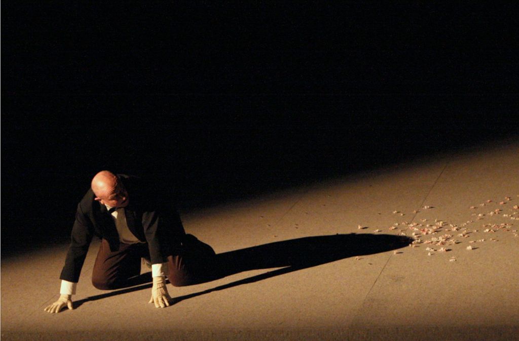 Elmar Roloff als alter Diener Firs in Tschechows „Kirschgarten“ im Jahr 2010 in der Inszenierung von Michael Thalheimer.