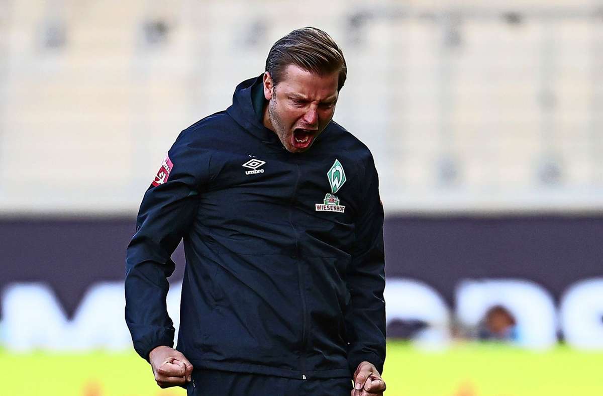 Werder-Trainer Florian Kohfeldt jubelt über den Nichtabstieg. In der abgelaufenen Runde wurde der 38-Jährige einen Spieltag vor Schluss entlassen. Bremen steigt auch unter seinem Nachfolger Thomas Schaaf ab.