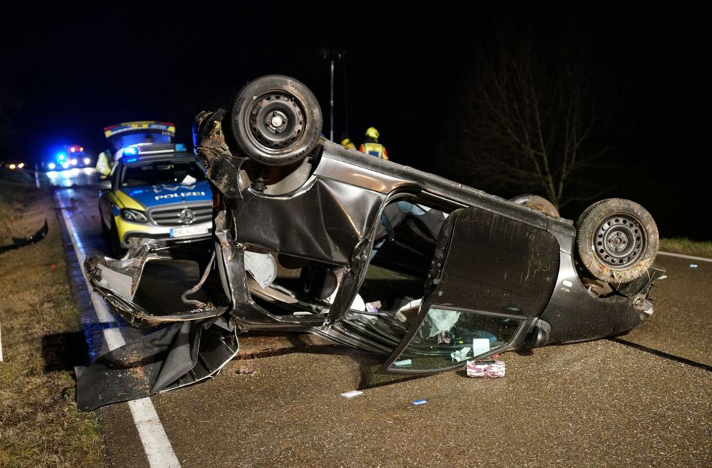 Der 20-jährige Autofahrer wurde bei dem Unfall lebensgefährlich verletzt.
