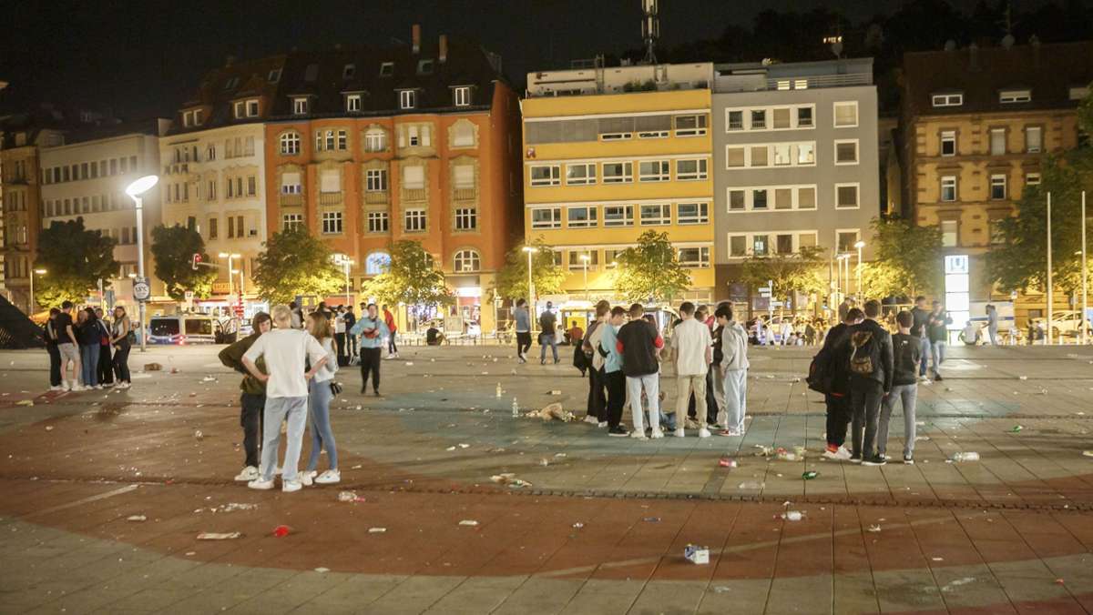 Wegen Party-Exzessen in Stuttgart: Verweilverbote an Feuersee und Marienplatz verlängert