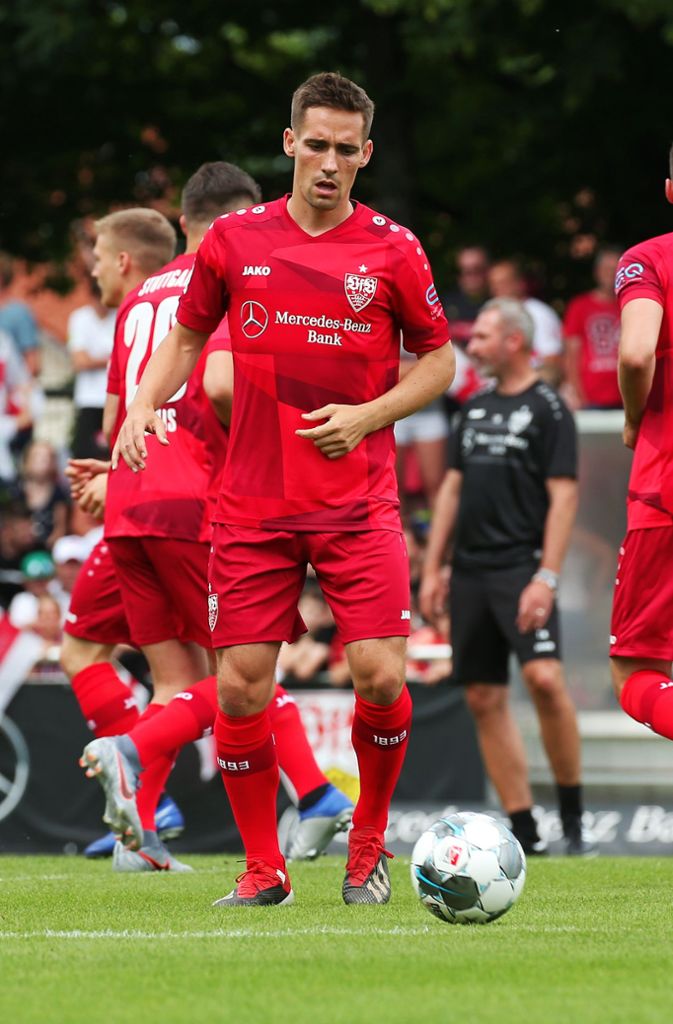 Der Neuzugang Philipp Klement kickt das erste Mal im VfB-Trikot.