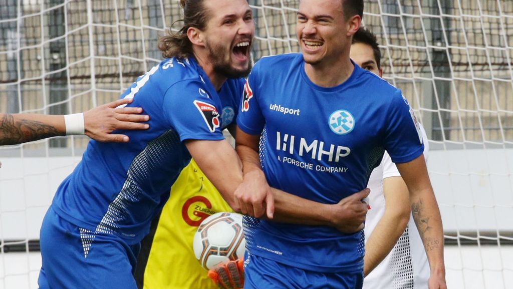  Die Stuttgarter Kickers sind in der Fußball-Oberliga wieder in der Erfolgsspur. Durch das 2:0 gegen den FC 08 Villingen übernehmen die Blauen wieder die Tabellenführung, doch mit Blick auf das schwere Programm bis zur Winterpause war etwas anderes noch viel wichtiger. 
