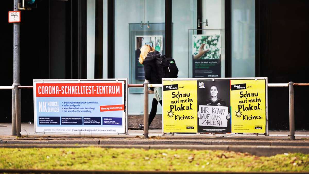  Die Veranstalter hadern immer noch mit der neuen Konzeption für Werbung an Straßen und auf Plätzen in Stuttgart. Zuletzt schien man auf dem Weg zu einem Kompromiss, nach einem Vorschlag der Verwaltung sollen aber nun doch Plakatflächen wegfallen. 