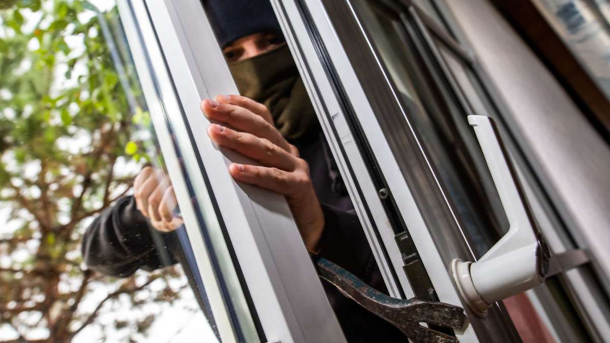 Polizei sucht Zeugen: Wohnungseinbrecher ziehen durch Vaihingen und Stuttgart-Nord
