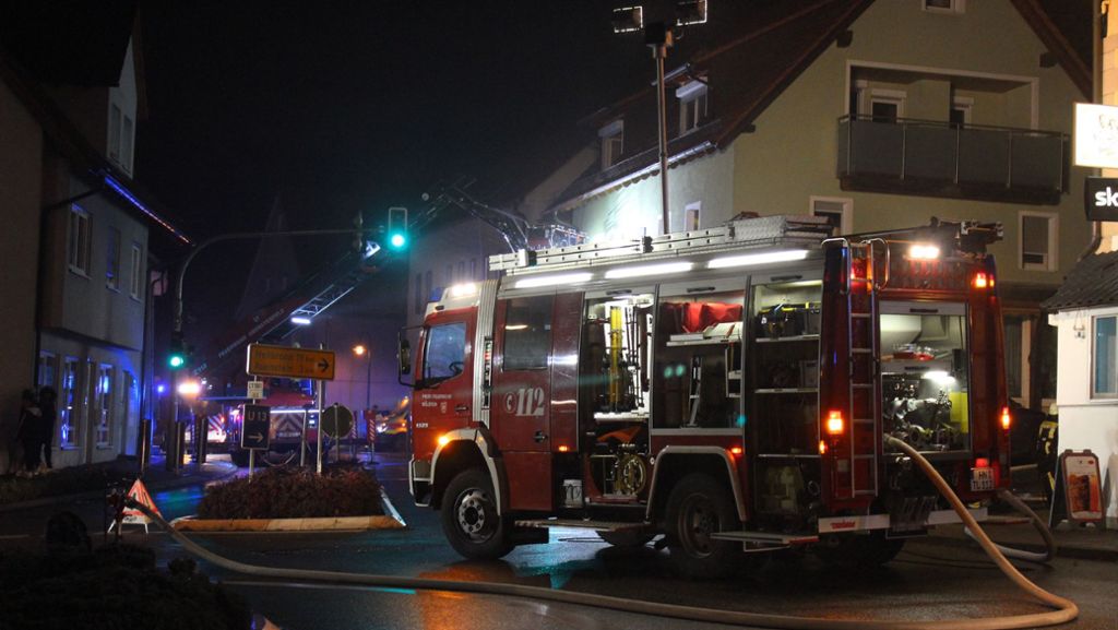  In Beilstein im Kreis Heilbronn ist es am Sonntagabend zu einem Brand gekommen, bei dem eine Küche komplett zerstört wurde. Es entstand Sachschaden in Höhe von rund 15.000 Euro. 