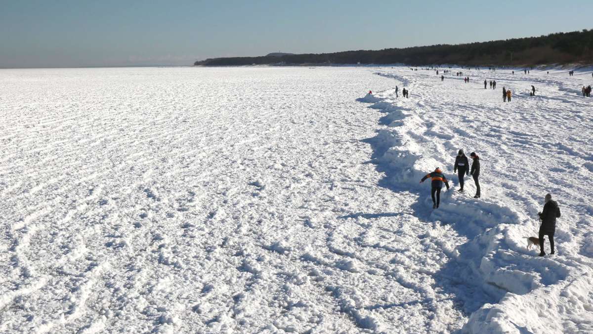 Spektakuläre Aufnahmen in Misdroy: Ostsee-Strand in Polen wird zur Eiswüste
