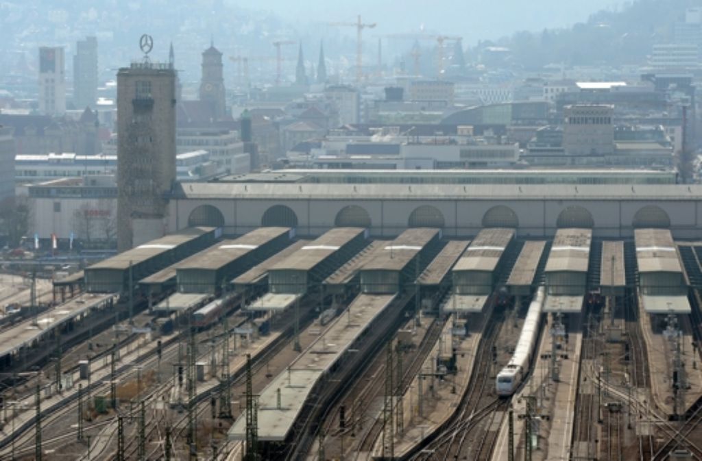 Der Stuttgarter Hauptbahnhof ist eine große Baustelle – auch politisch. Wir dokumentieren die Geschichte des Projekts in einer Bilderstrecke. Foto: dpa