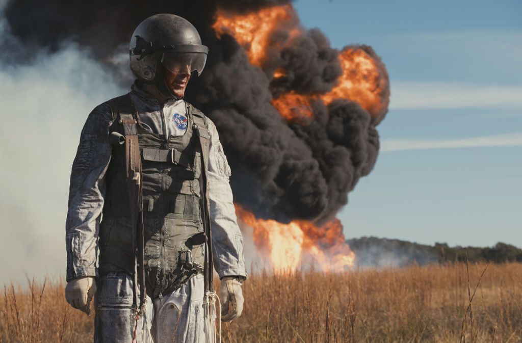 Knapp den Tod entkommen: Neil Armstrong (Ryan Gosling) nach einem missglückten Testflug