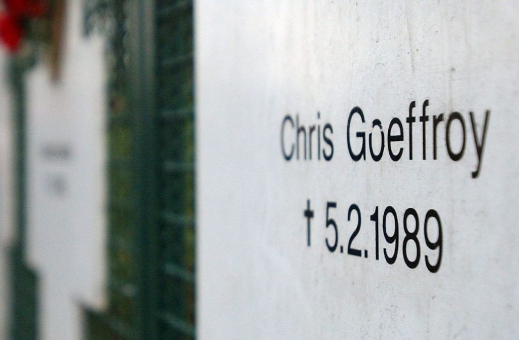 Das letzte Todesopfer ist der junge Chris Gueffroy, der am 6. Februar 1989 an den tödlichen Schüssen der Grenzsoldaten stirbt. Nur wenige Monate bevor...
