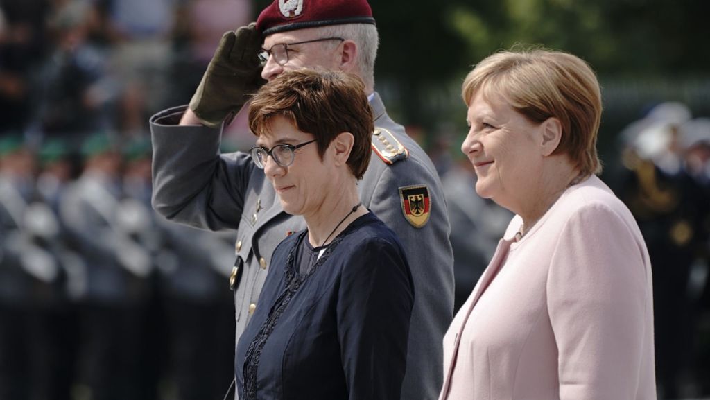 Annegret Kramp-Karrenbauer: Neue Verteidigungsministerin im Bundestag vereidigt