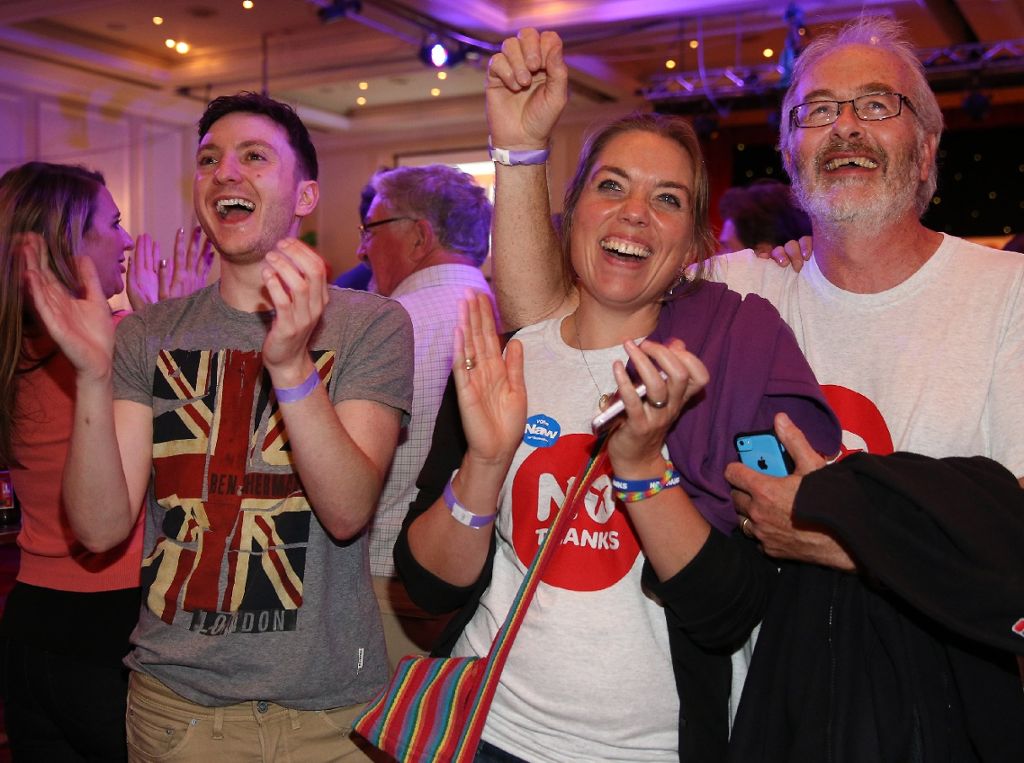 Jubel bei den "No"-Anhängern: die ersten Ergebnisse deuten auf einen Sieg der Unabhängigkeitsgegner hin. (Foto: Getty Images)