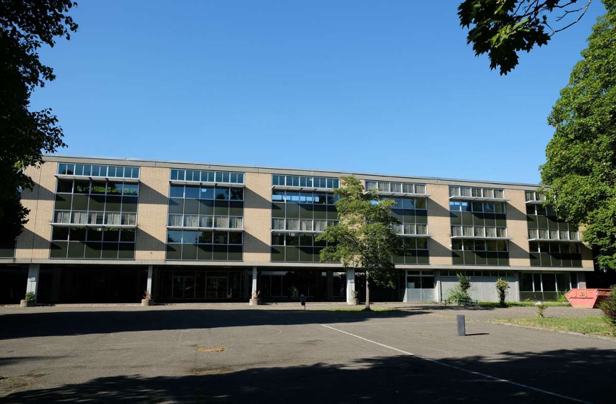 Auch die Wessenbergschule in Konstanz wurde in den 60er-Jahren unter Blomeiers Leitung entworfen und gebaut. Sie gilt als herausragendes Beispiel der Nachkriegsmoderne am Bodensee und steht heute unter Denkmalschutz.