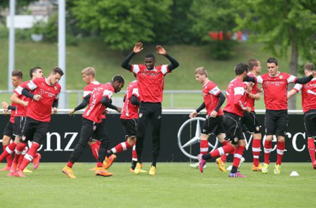 Antonio Rüdiger (Mitte) und der VfB Stuttgart bereiten sich auf das Heimspiel gegen den 1. FSV Mainz 05 vor. Foto: Pressefoto Baumann