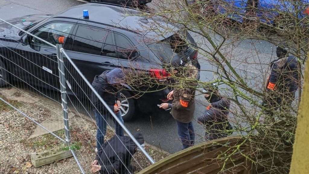  Der in Mainz festgenommene terrorverdächtige Syrer soll an die Niederlande ausgeliefert werden. Der Mann soll gemeinsam mit vier weiteren Männern einen Anschlag geplant haben. 