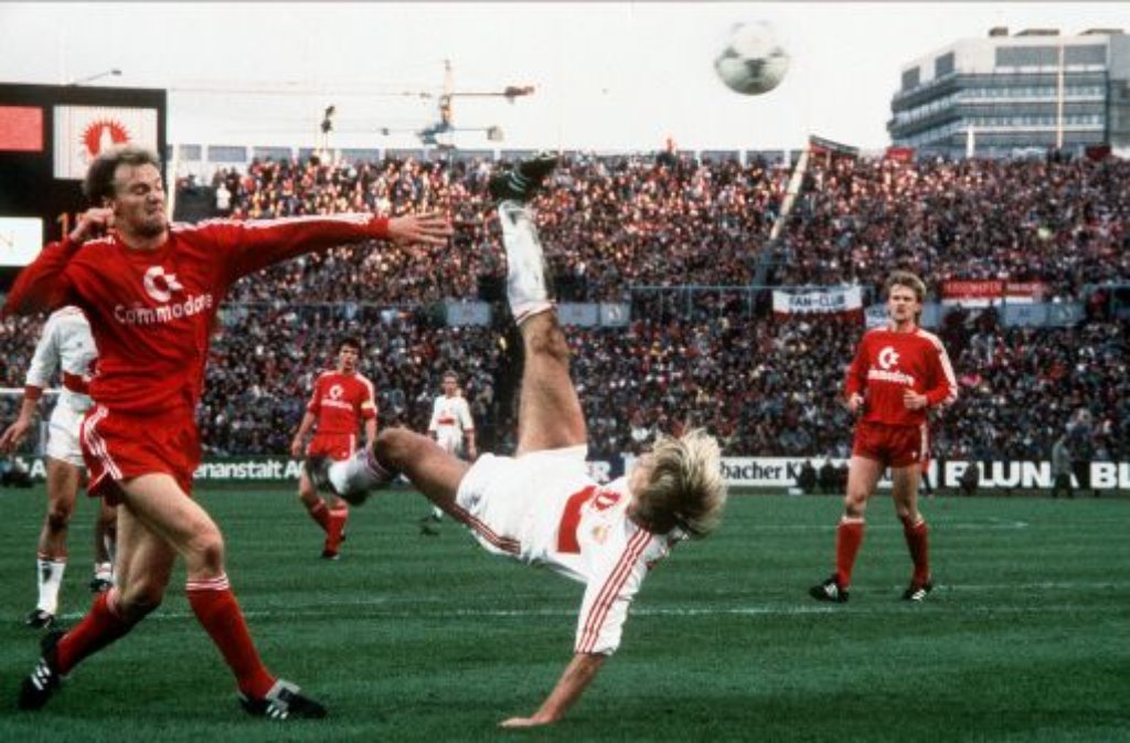 ... 1989 spielte "Klinsi" fünf Jahre lang für den VfB. Er schoss wichtige - und auch schöne - Tore, ehe er nach Italien zu Inter Mailand wechselte. Nach sechs Jahren im Ausland (Inter, Monaco, Tottenham) kehrte ...