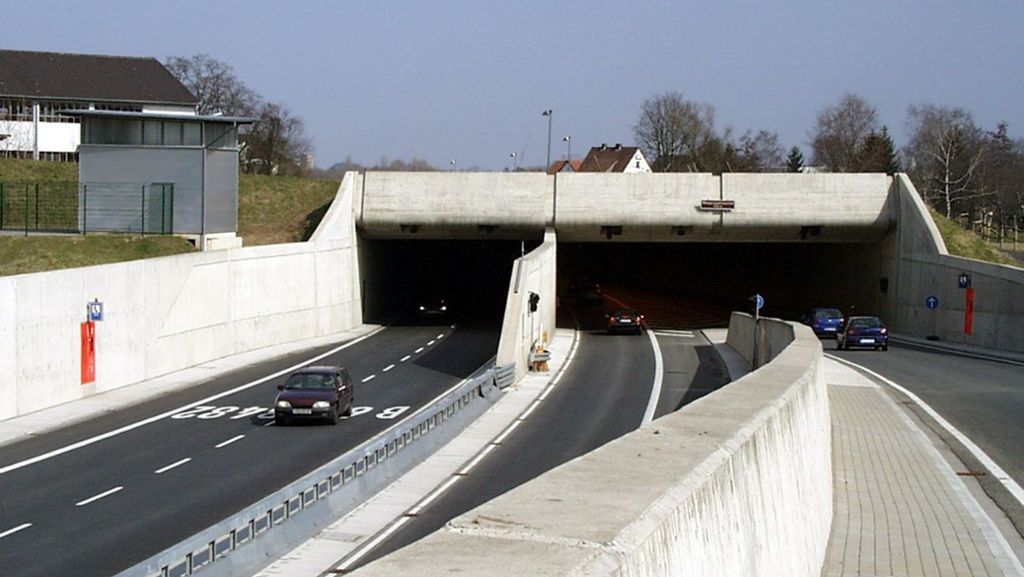 Tunnelphobie stoppt Autofahrer: Polizei chauffiert Mann durch Tunnelröhre