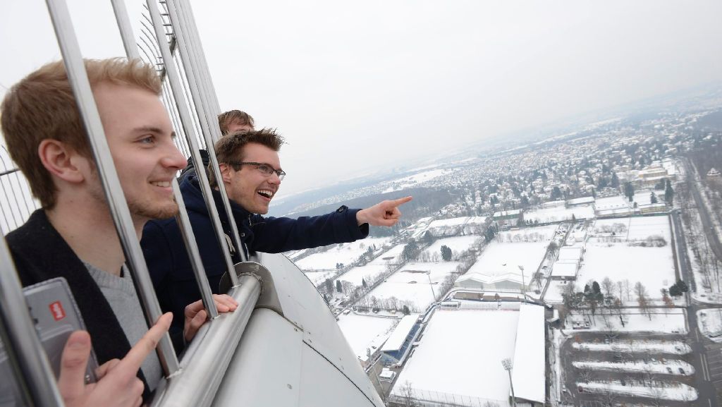 Wahrzeichen wird geschlossen: Letzte Besucher genießen Aussicht vom Stuttgarter Fernsehturm