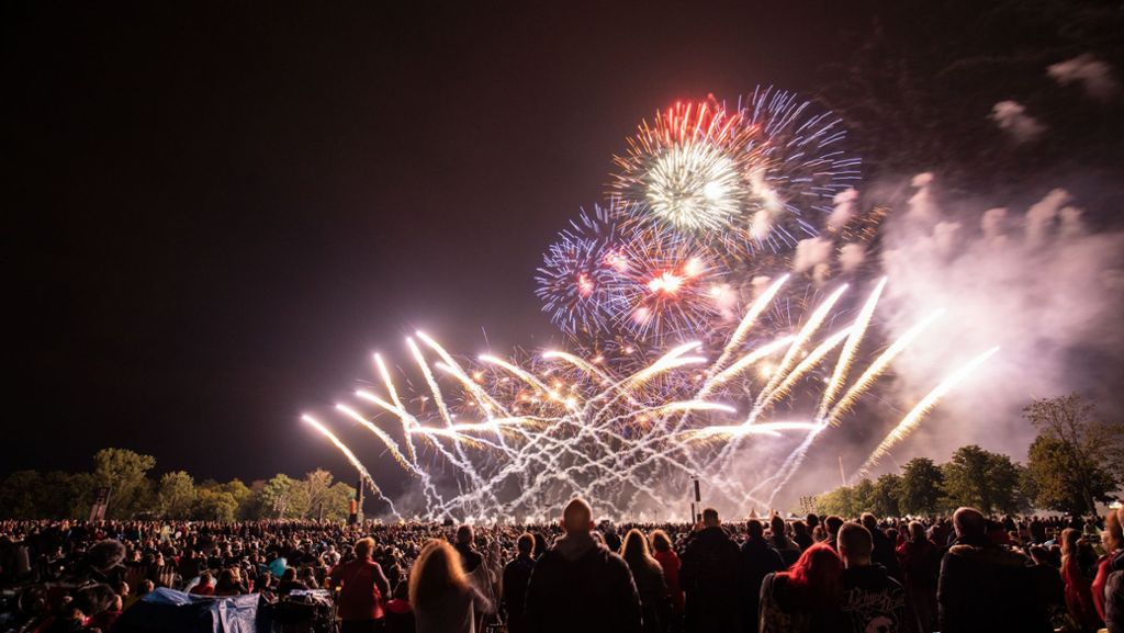 Zweiter Tag beim Feuerwerksfestival: Feurige Weltreise zum Flammende-Sterne-Jubiläum