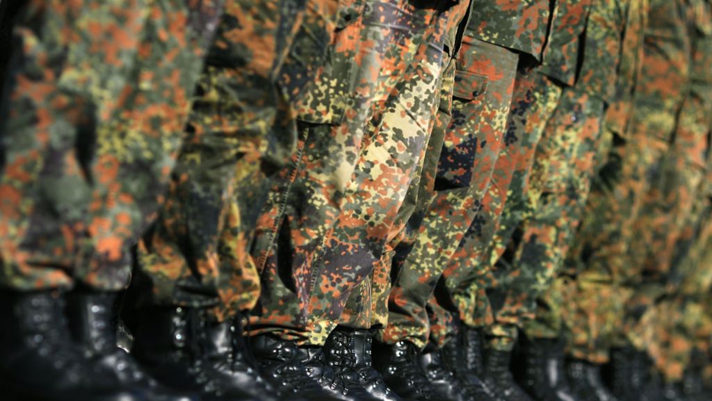  Kann eine Wehrmachtsuniform mit Hakenkreuzen die Mode bis heute beeinflussen? Diesen Eindruck hat die Bundeswehr in einer Instagram-Story erweckt. Das sei „absolut inakzeptabel“ gewesen, heißt es dazu im Verteidigungsministerium. 